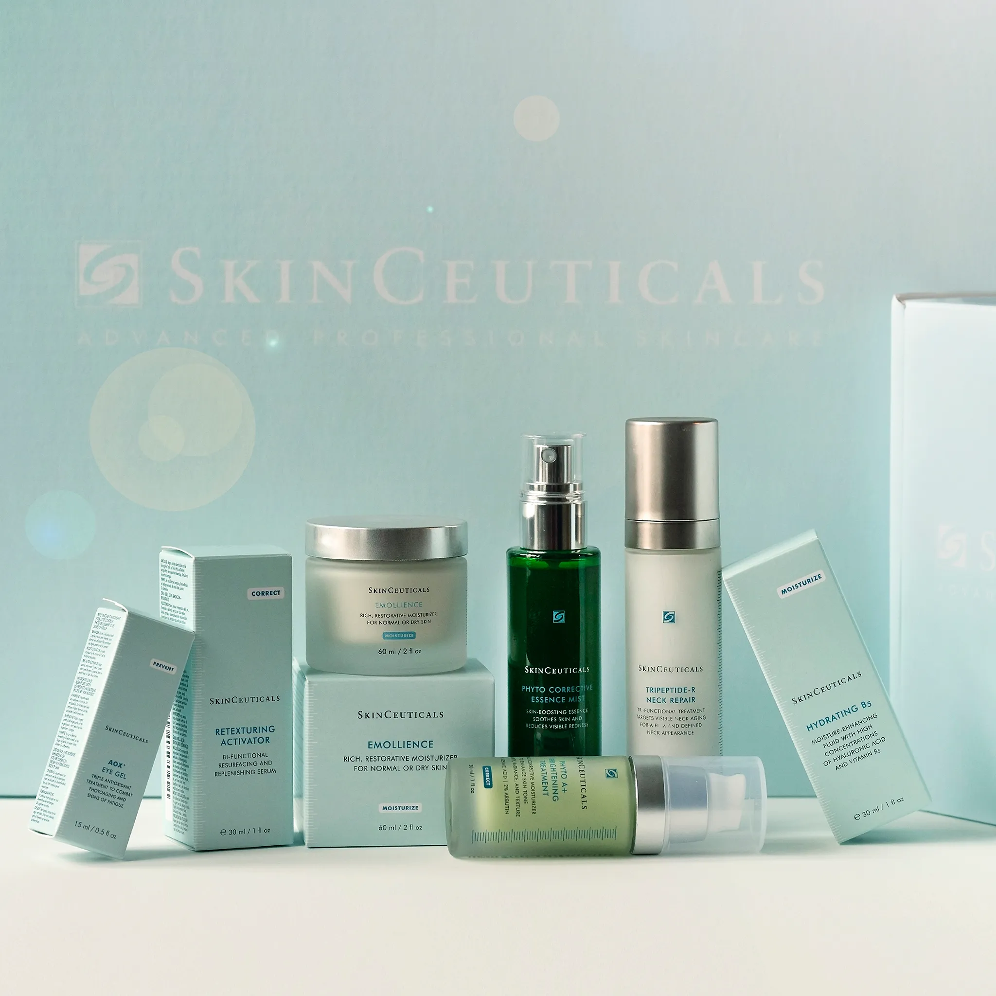 Udvalg af SkinCeuticals hudplejeprodukter opstillet foran SkinCeuticals logo